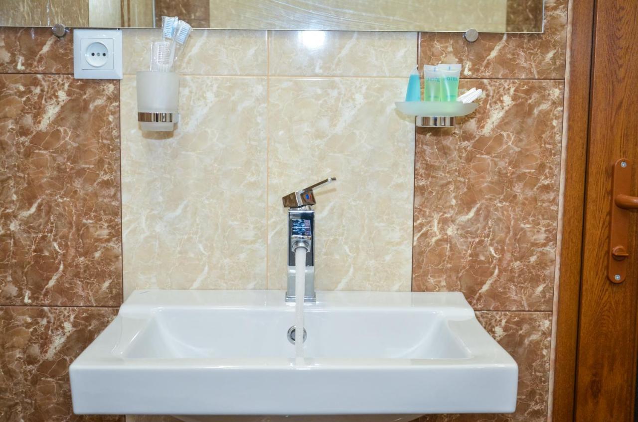 Rubin Hotel Горис Екстериор снимка